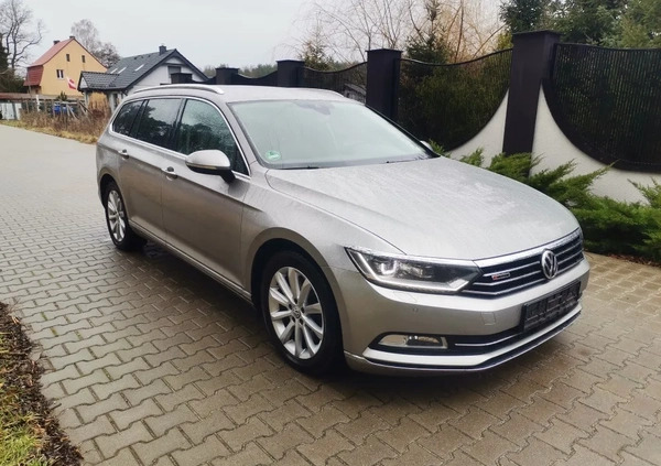 Volkswagen Passat cena 63999 przebieg: 245000, rok produkcji 2015 z Słubice małe 211